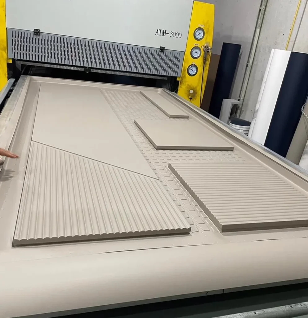 บริการตกแต่งภายใน, งานบิ้วอิน, Built-in, ออกแบบภายในบ้านหรู, อินทีเรีย, ผลงานตกแต่งภายในจริง, Modern Luxury, Queen Enterprise Construction Company, Queen Enterprise, งานอินทีเรียคือสิ่งสำคัญ, สถาปนิกออกแบบภายใน, ติดตั้งเฟอร์นิเจอร์บิ้วอิน, นักออกแบบตกแต่งภายใน, งานฝีมือประณีต, รับเหมาตกแต่งภายในครบวงจร