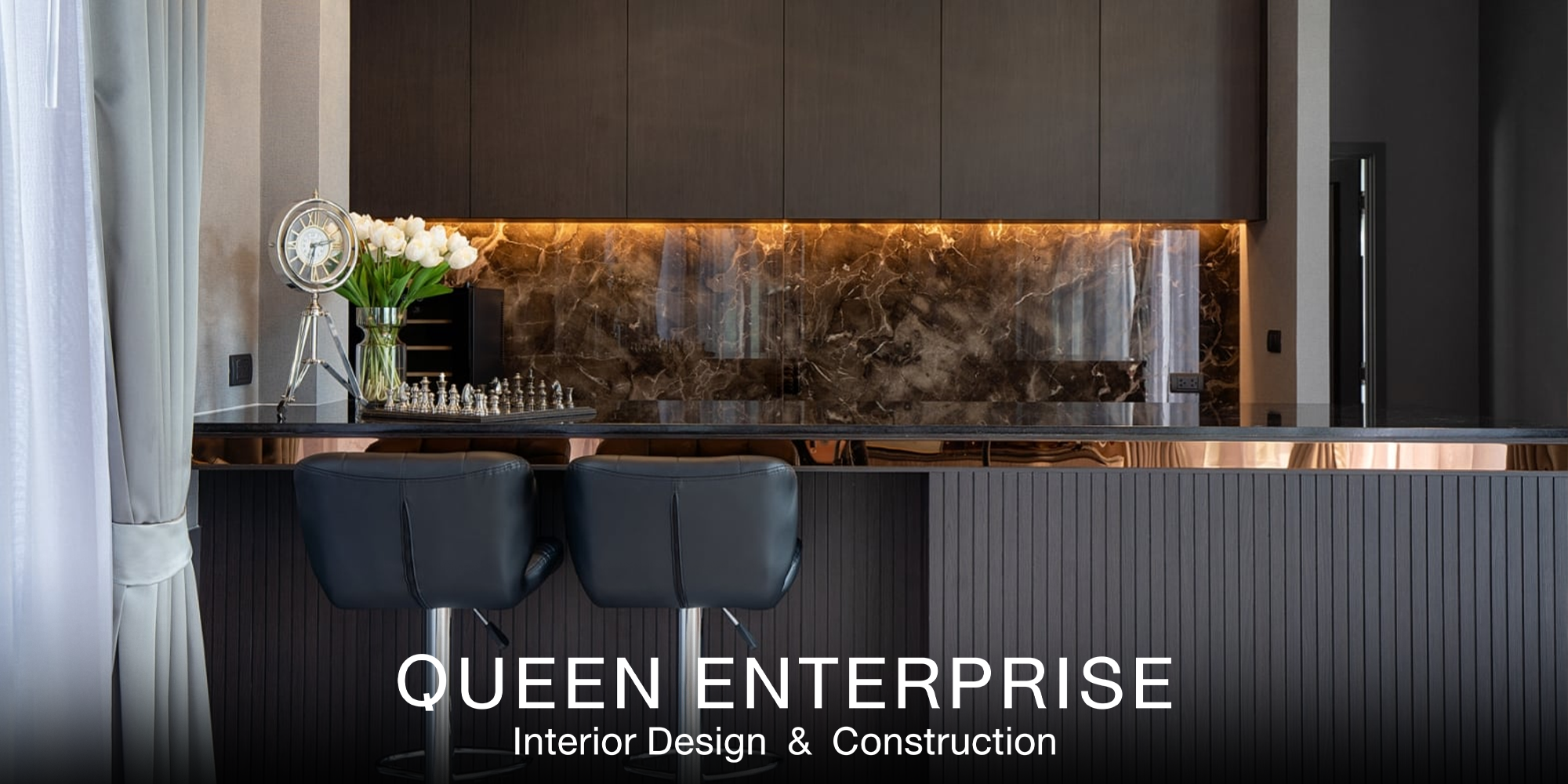 บริการตกแต่งภายใน, งานบิ้วอิน, Built-in, ออกแบบภายในบ้านหรู, อินทีเรีย, ผลงานตกแต่งภายในจริง, Modern Luxury, Queen Enterprise Construction Company, Queen Enterprise, งานอินทีเรียคือสิ่งสำคัญ, สถาปนิกออกแบบภายใน, ติดตั้งเฟอร์นิเจอร์บิ้วอิน, นักออกแบบตกแต่งภายใน, งานฝีมือประณีต, รับเหมาตกแต่งภายในครบวงจร