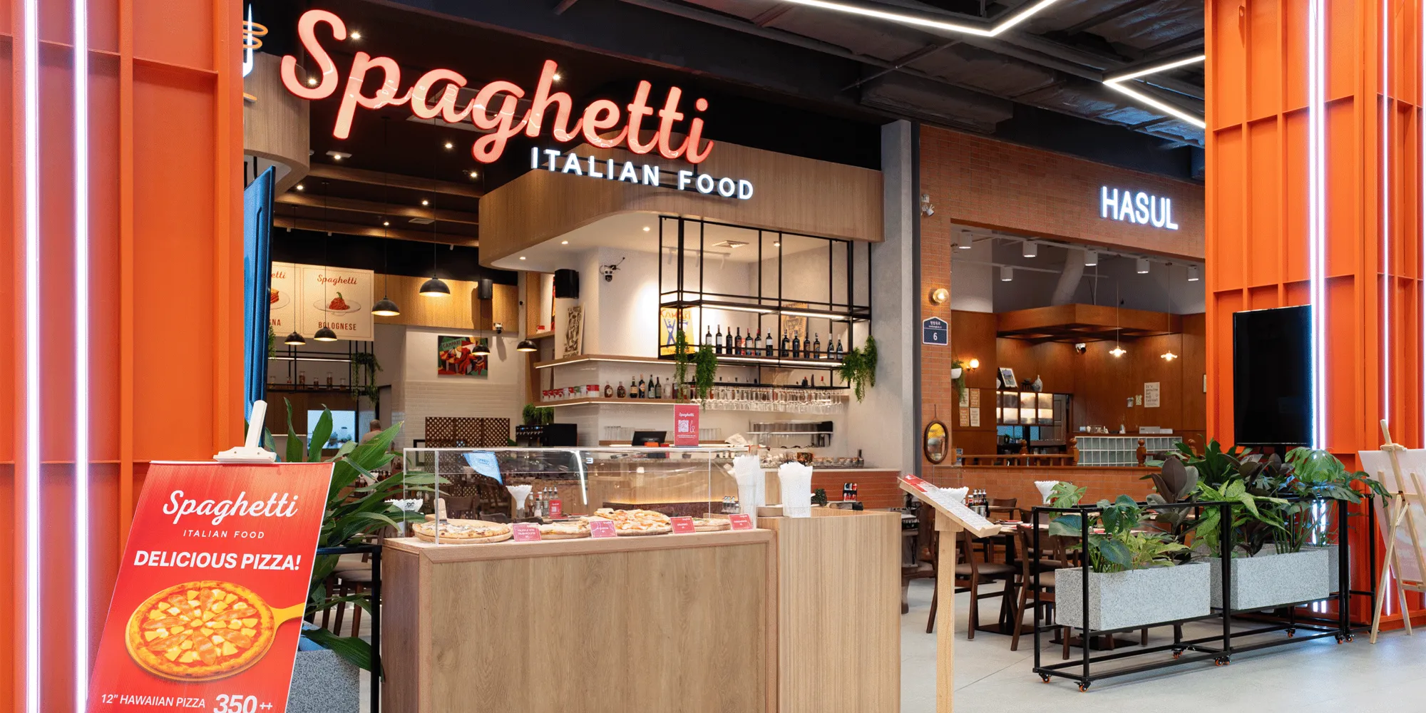 ออกแบบโชว์รูมรถยนต์, สร้างโชว์รูมรถยนต์, ออกแบบภายในโชว์รูม, อินทีเรีย, ผลงานตกแต่งภายในจริง, Modern Luxury, Queen Enterprise Construction Company, งานอินทีเรียคือสิ่งสำคัญ, สถาปนิกออกแบบภายใน, ตกแต่งโชว์รูมระดับพรีเมียม, ติดตั้งเฟอร์นิเจอร์บิ้วอิน, นักออกแบบตกแต่งภายใน, งานฝีมือประณีต, รับเหมาก่อสร้างโชว์รูม